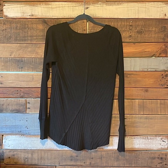 Michael Stars Treasure Notch Top - Picture 4 of 7